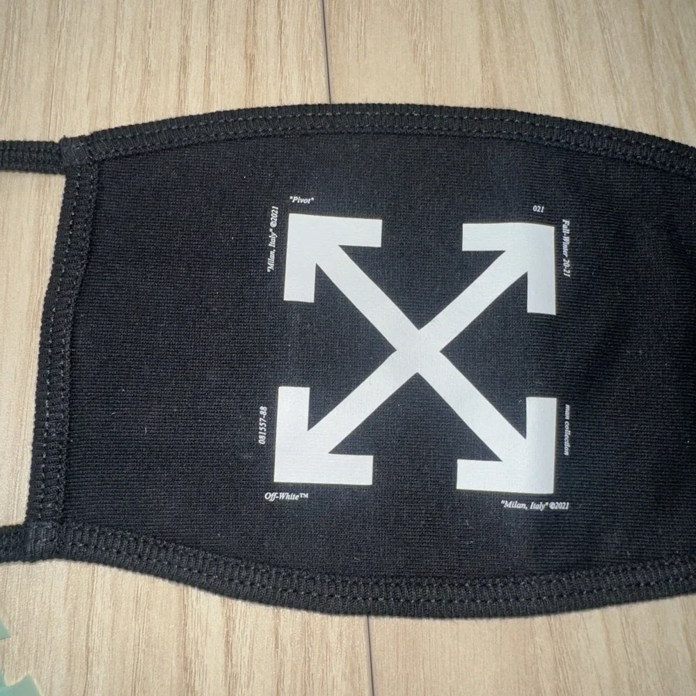 Off-White Spray/Arrow Mask Black & White- Bundle Authentic QR code New With Tags